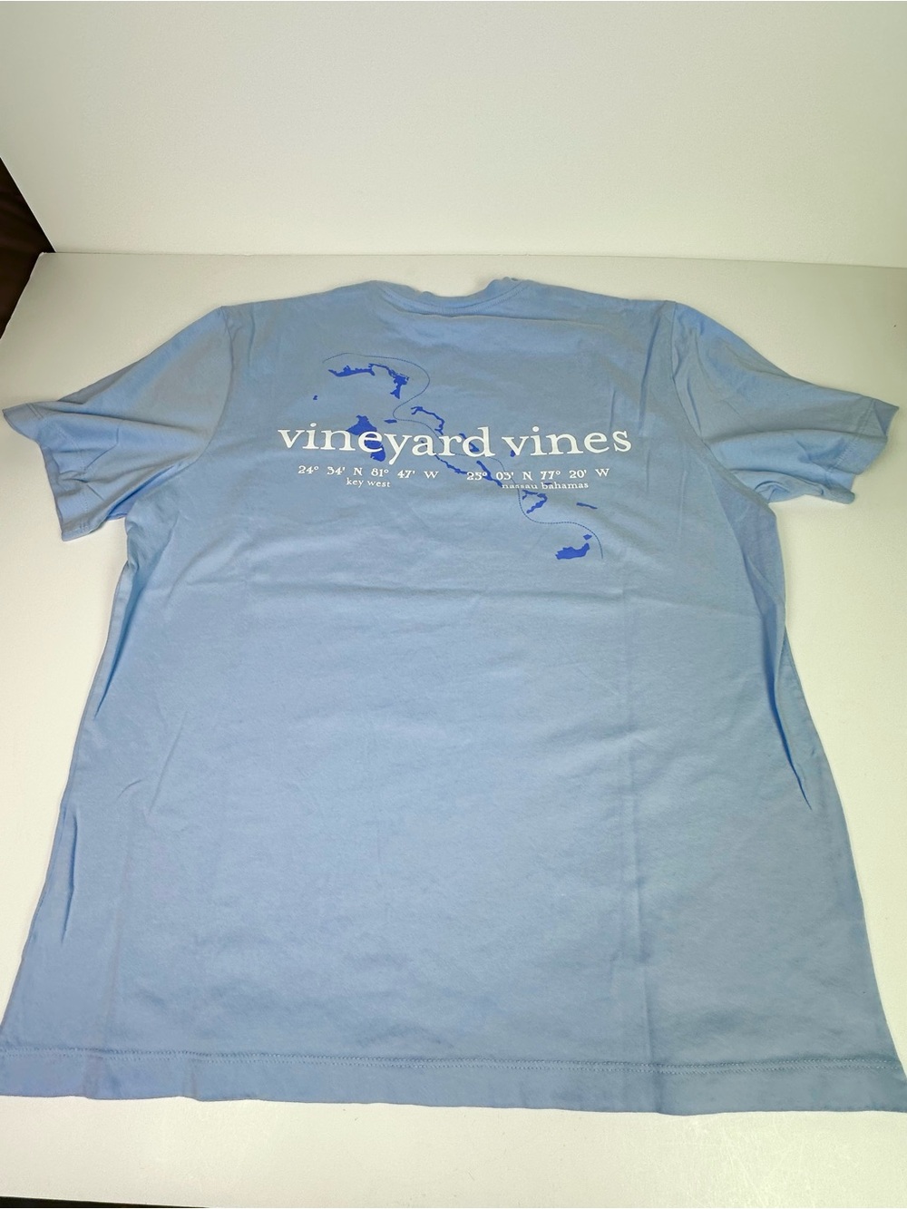 Vineyard Vines Men’s Short Sleeve Graphic Whale , Key West, Bahamas T Shirt  M - Picture 7 of 9